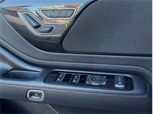 Vehicle Thumb #17