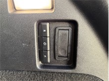 Vehicle Thumb #26