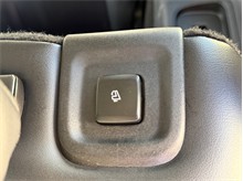 Vehicle Thumb #27