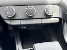Vehicle Thumb #25