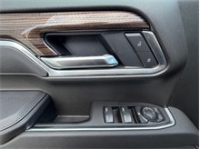 Vehicle Thumb #17