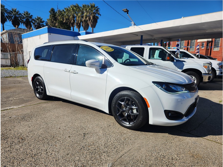 2018 Chrysler Pacifica from Advanced Auto Wholesale