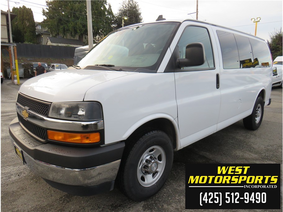 2020 Chevrolet Express Passenger LT's photo