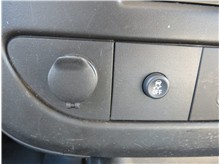 Vehicle Thumb #27