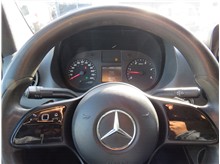 Vehicle Thumb #33