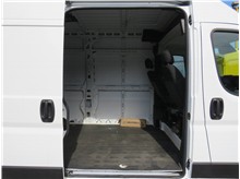 Vehicle Thumb #19
