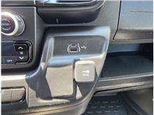 Vehicle Thumb #32