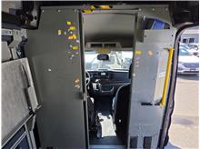 Vehicle Thumb #28