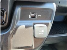 Vehicle Thumb #38