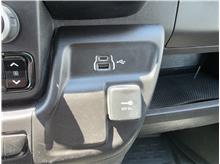 Vehicle Thumb #32