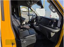 Vehicle Thumb #25