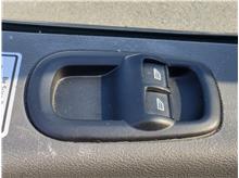 Vehicle Thumb #46