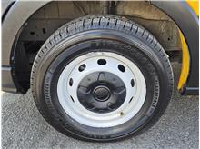 Vehicle Thumb #53