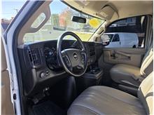 Vehicle Thumb #23