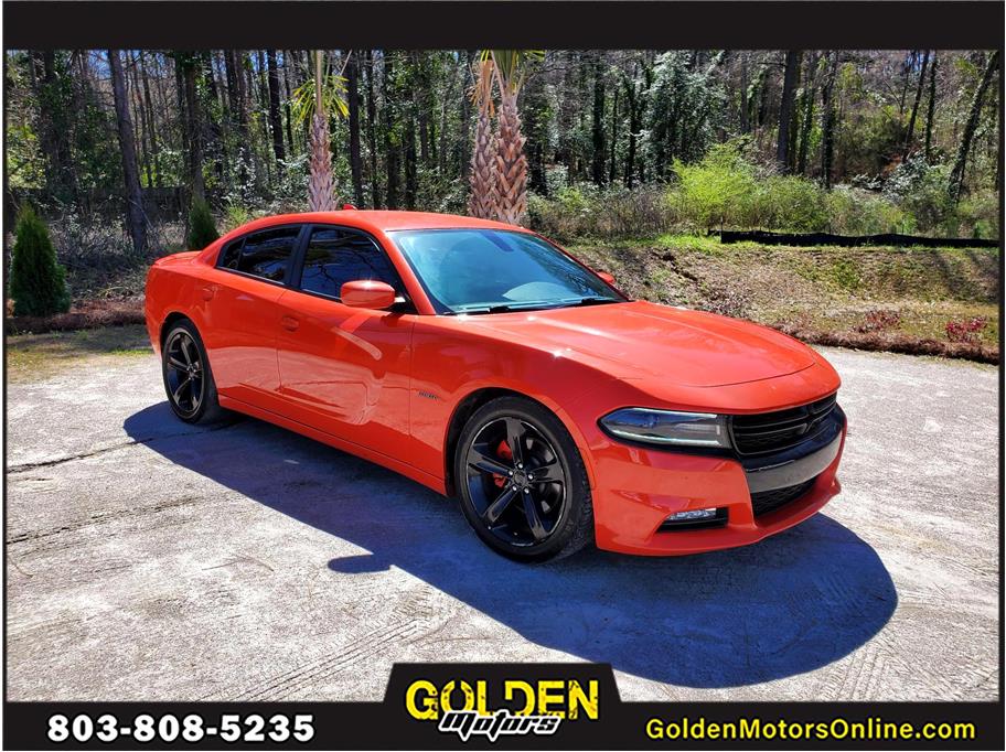 2017 Dodge Charger from GOLDEN MOTORS