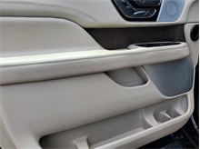 Vehicle Thumb #26
