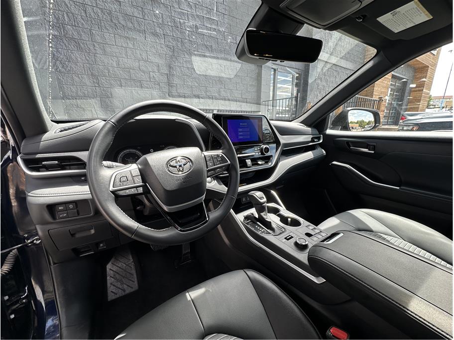 2025 Toyota Highlander XSE - Photo 14