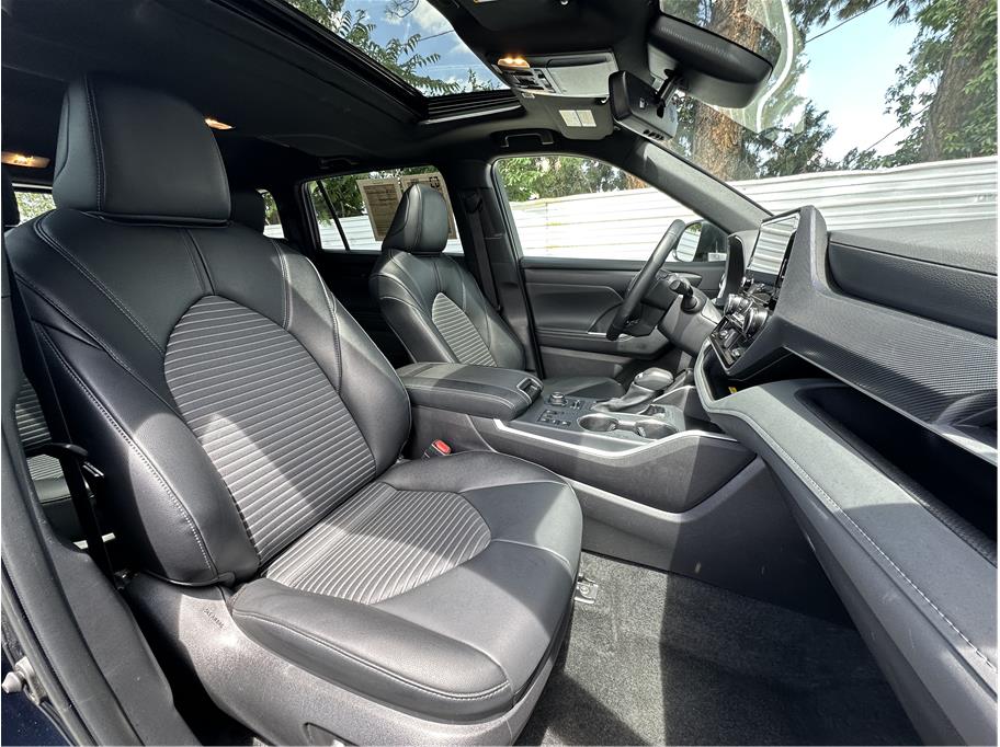 2025 Toyota Highlander XSE - Photo 15