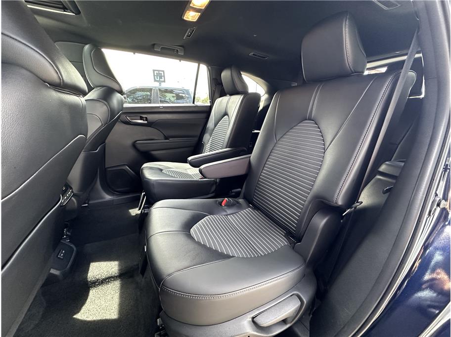 2025 Toyota Highlander XSE - Photo 16
