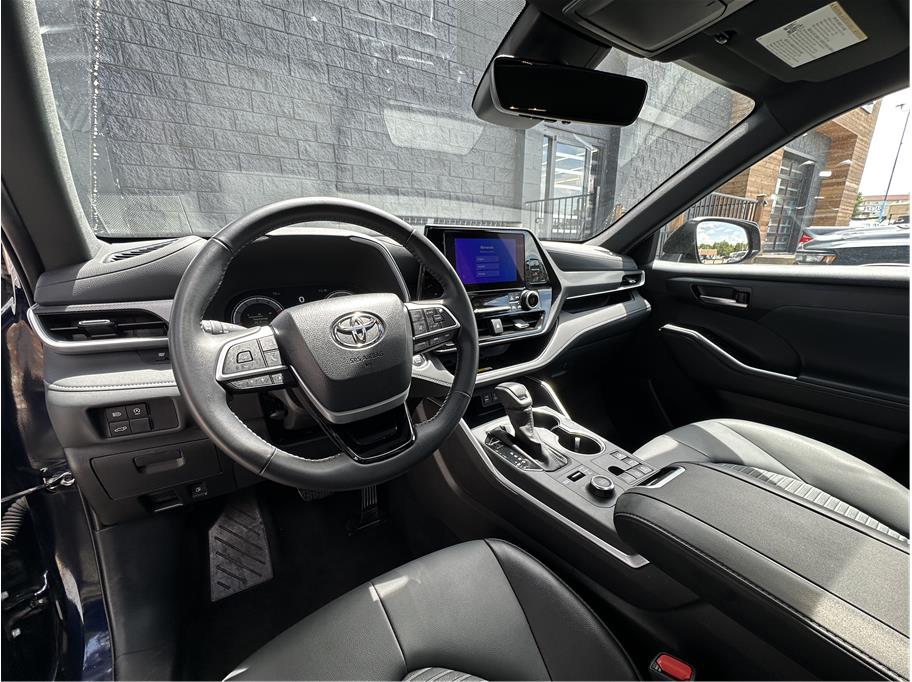 2025 Toyota Highlander XSE - Photo 2