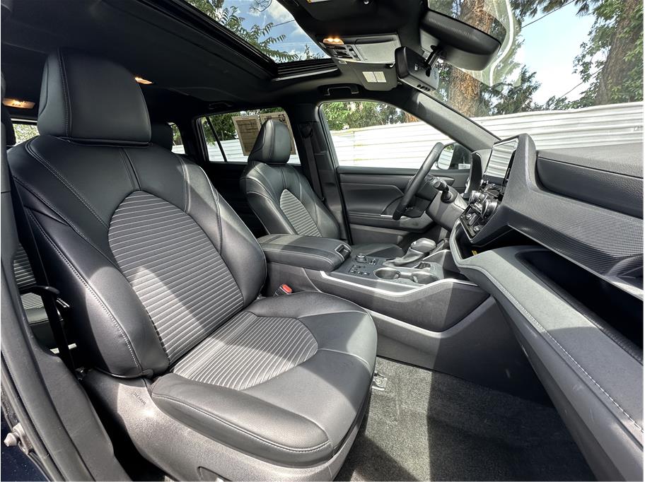 2025 Toyota Highlander XSE - Photo 4