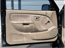 Vehicle Thumb #26