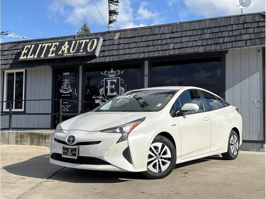 2017 Toyota Prius Two's photo