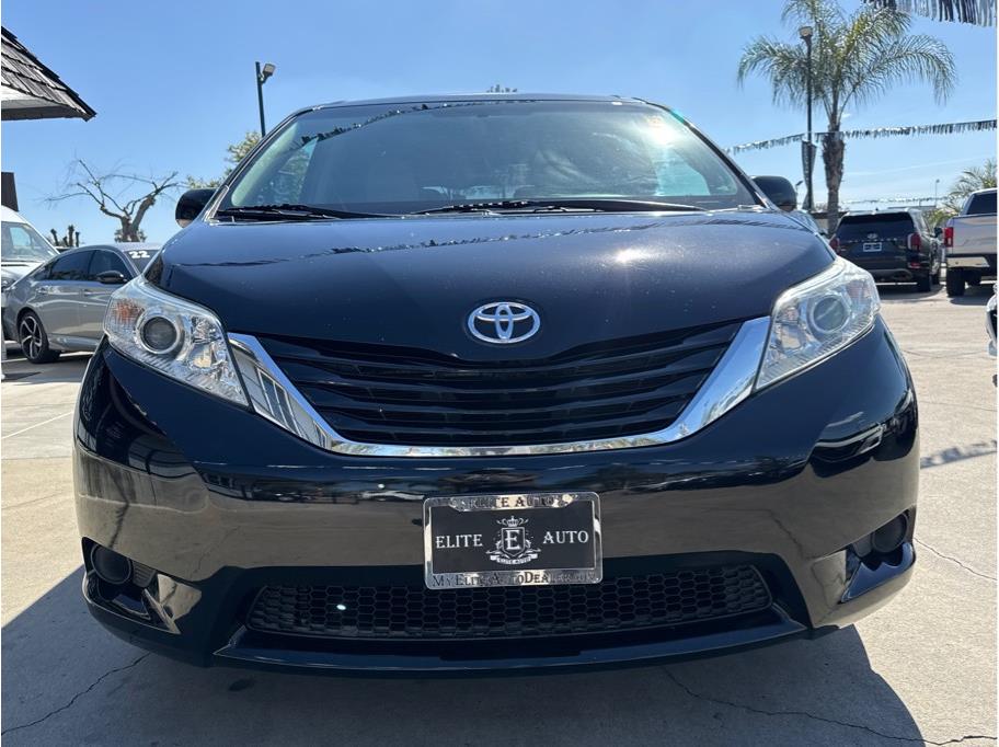 2015 Toyota Sienna LE - Photo 6