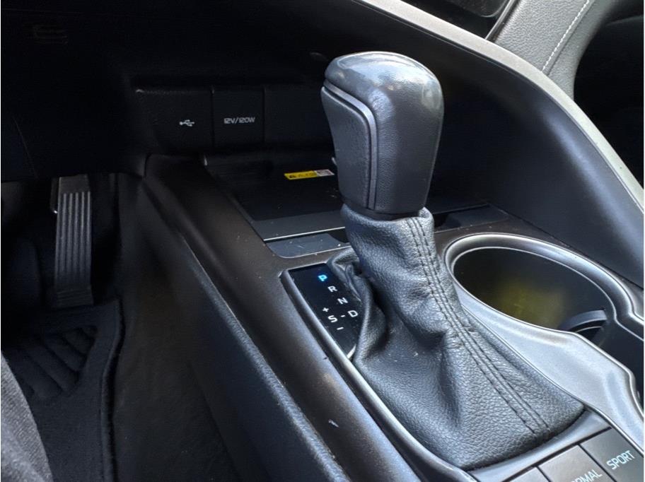 2022 Toyota Camry XSE - Photo 11