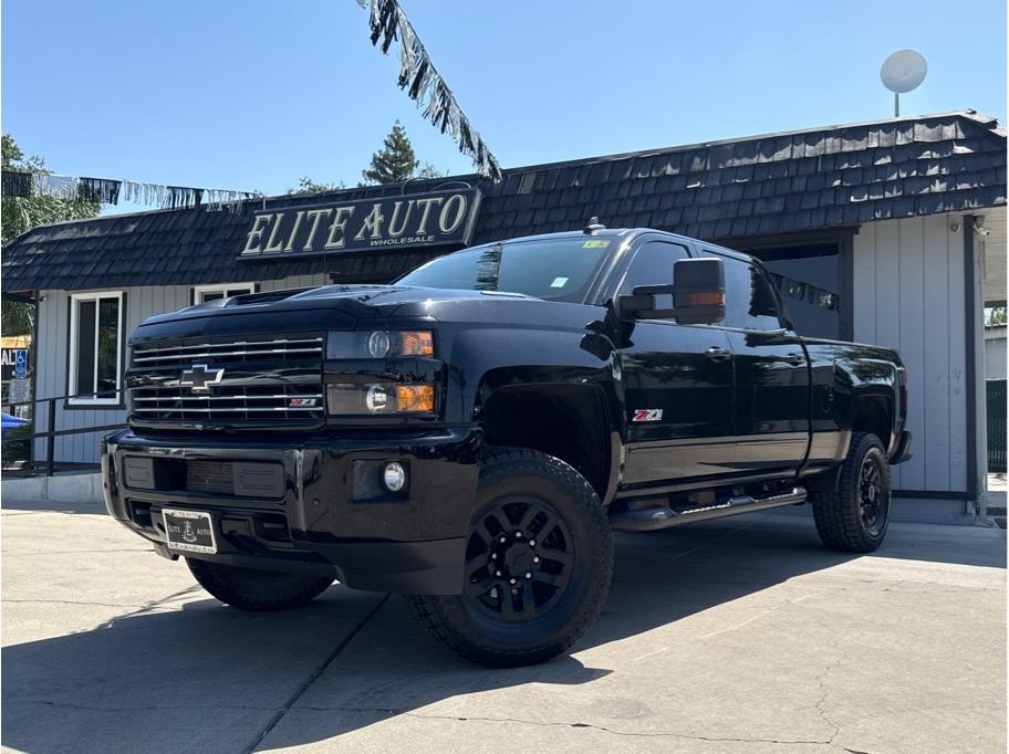 2018 Chevrolet Silverado HD LTZ 4WD Crew Cab Standard Box's photo