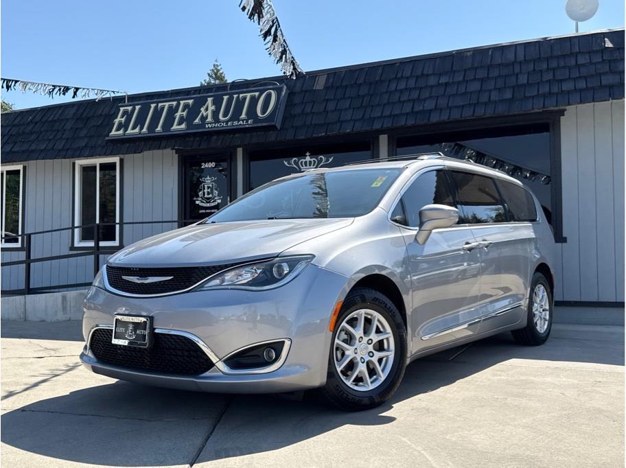 2020 Chrysler Pacifica Touring L's photo
