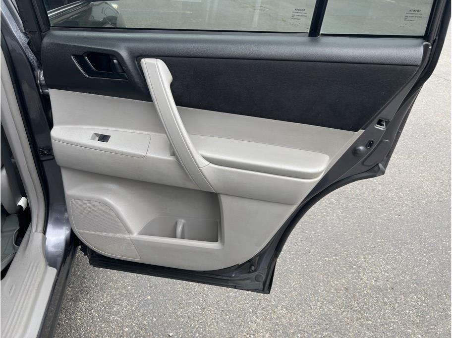 2012 Toyota Highlander SE - Photo 20