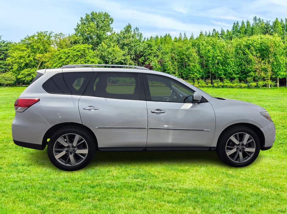 2015 Nissan Pathfinder SV 4WD's photo