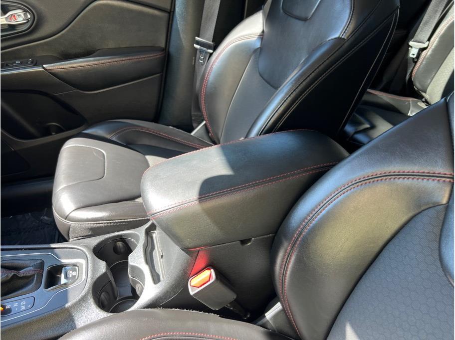2020 Jeep Cherokee Trailhawk - Photo 18