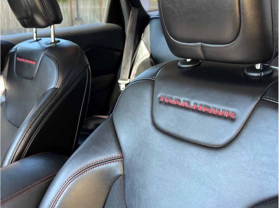 2020 Jeep Cherokee Trailhawk - Photo 19