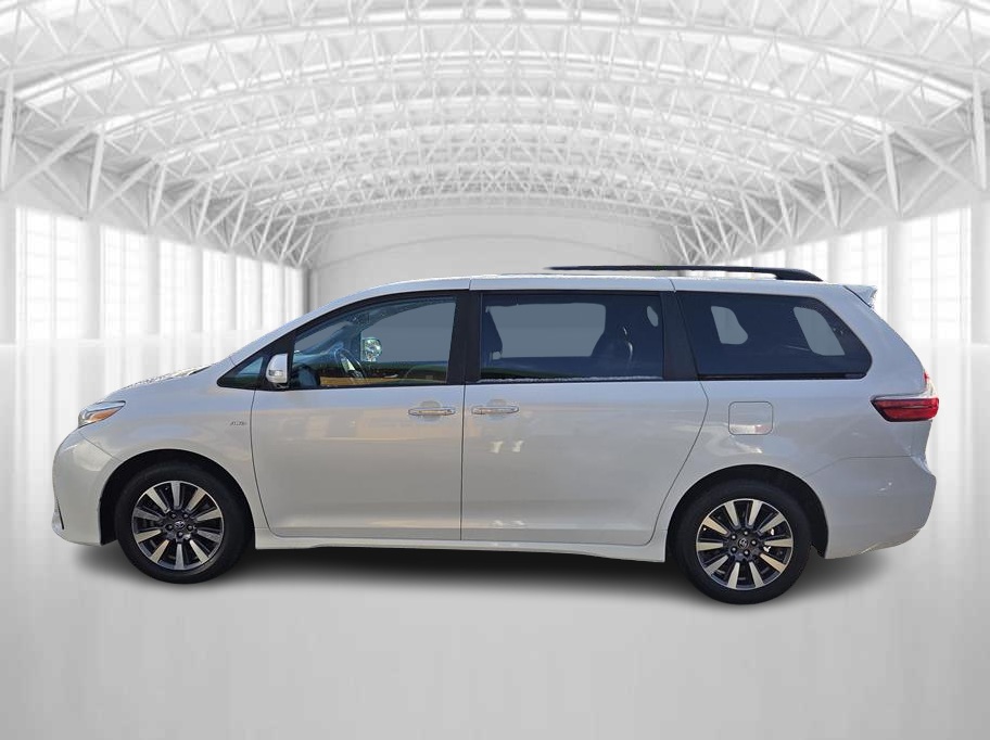 2020 Toyota Sienna Limited V6 AWD 7-Passenger's photo