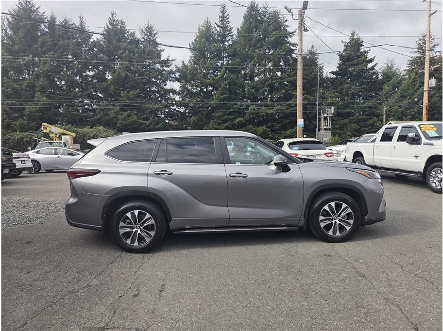 2025 Toyota Highlander XLE