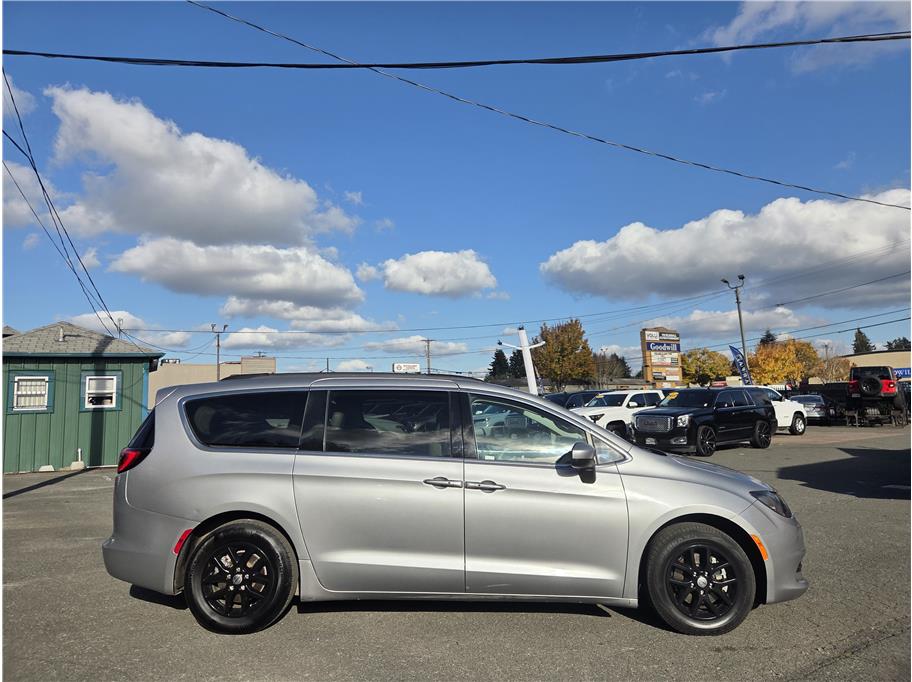 2021 Chrysler Voyager
