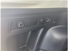 Vehicle Thumb #32