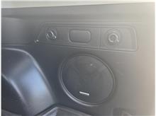 Vehicle Thumb #33