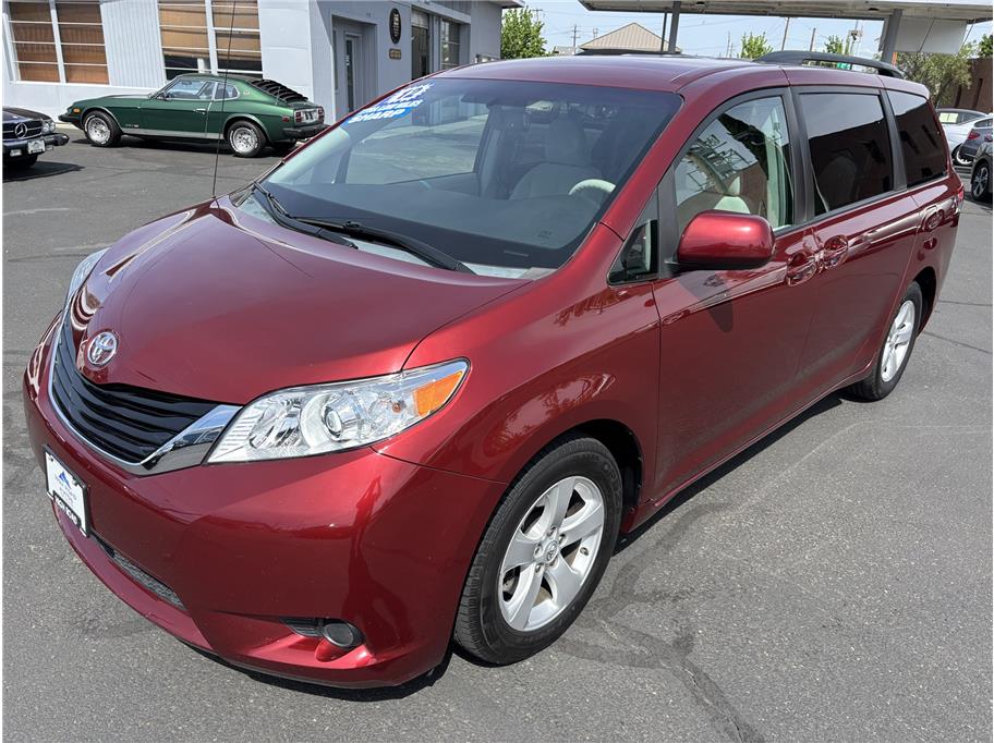2012 Toyota Sienna LE V6 7-Passenger Access Seat's photo
