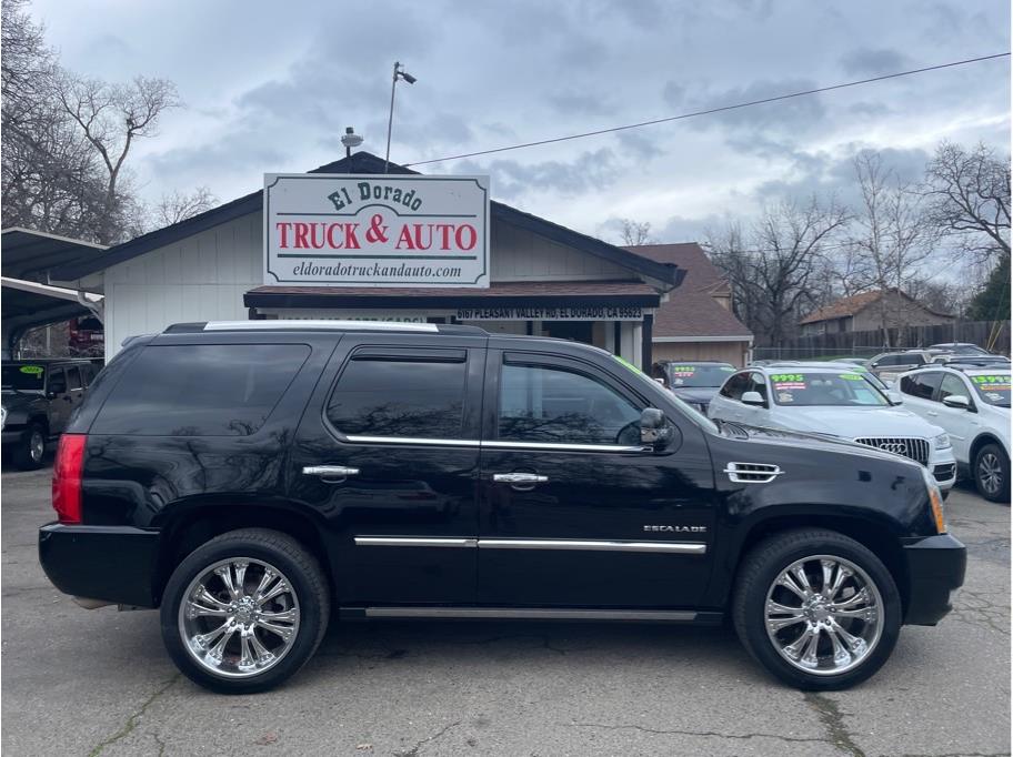 2011 Cadillac Escalade Premium's photo