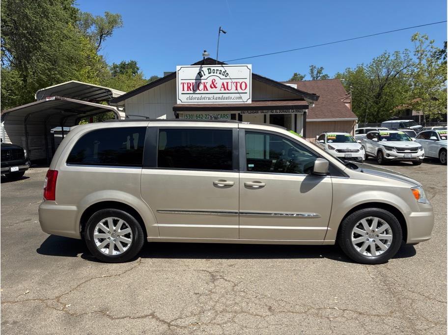 2013 Chrysler Town & Country Touring