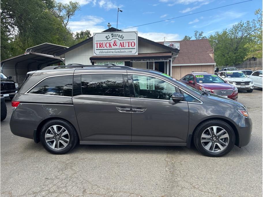 2016 Honda Odyssey Touring's photo