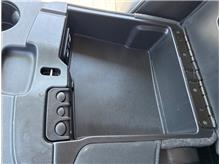 Vehicle Thumb #32