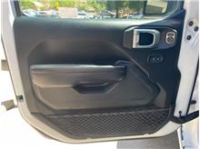 Vehicle Thumb #16
