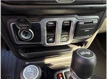 Vehicle Thumb #33