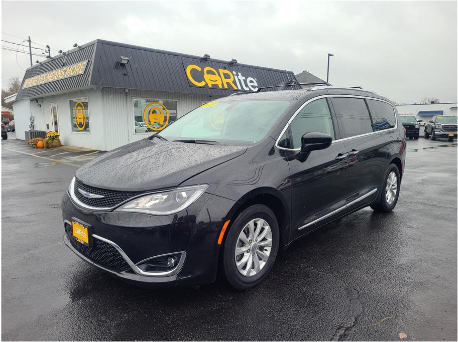 2018 Chrysler Pacifica from CARite of Yorkville