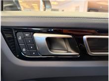 Vehicle Thumb #29