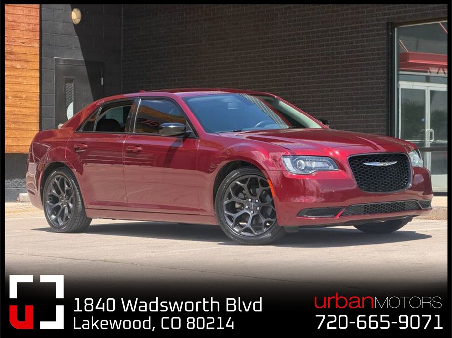 2019 Chrysler 300 Touring's photo
